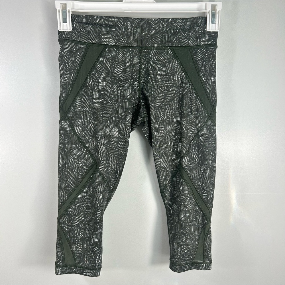 Lululemon Capri Crop Legging Green Leaf Activewear Stretch 16” Inseam; Women’s 6